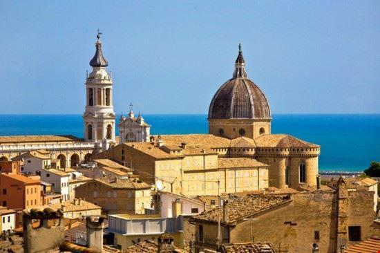 Hotel Casa Sissi Loreto Esterno foto